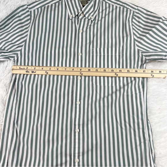 J Crew Men’s short sleeve classics fit striped casual button up shirt - Picture 2 of 8